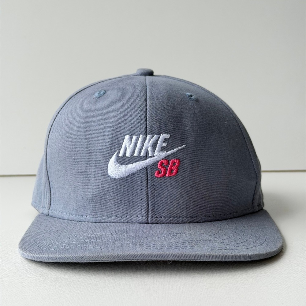 Nike SB Snapback Hat Youth Classic Embroidered Logo Skateboarding Grey/Pink